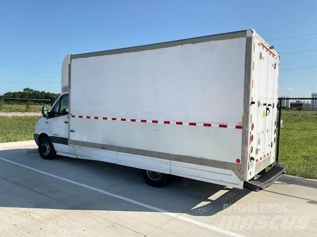 Dodge 3500 Kapali kasa kamyonlar