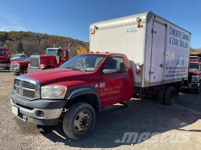 Dodge 5500 Kapali kasa kamyonlar