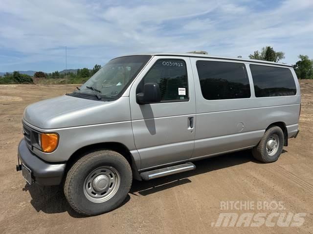 Ford E-150 Otomobiller