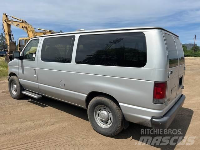 Ford E-150 Otomobiller