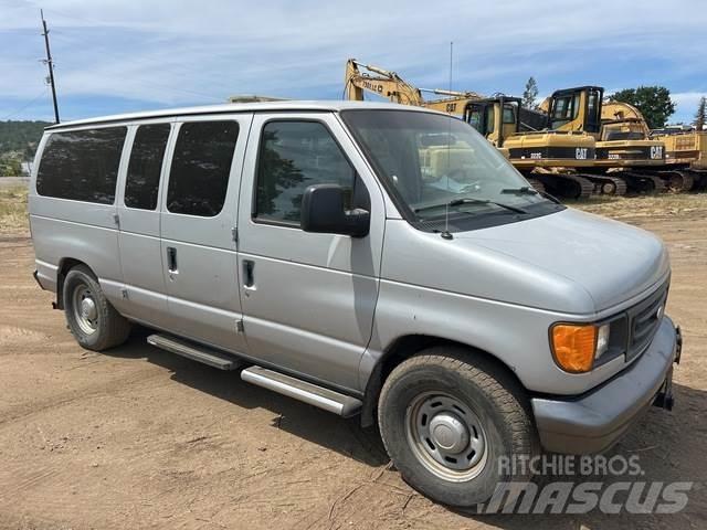 Ford E-150 Otomobiller