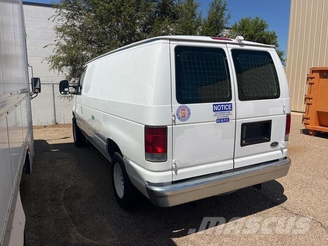 Ford E-150 Panel vanlar