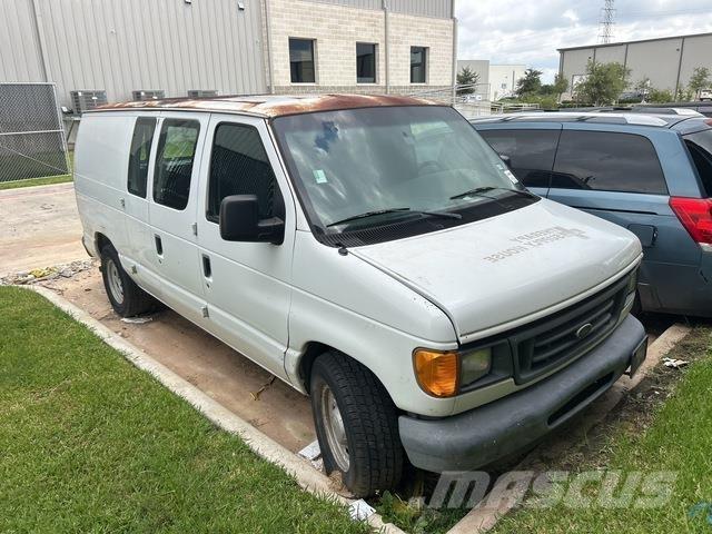 Ford E-150 Panel vanlar