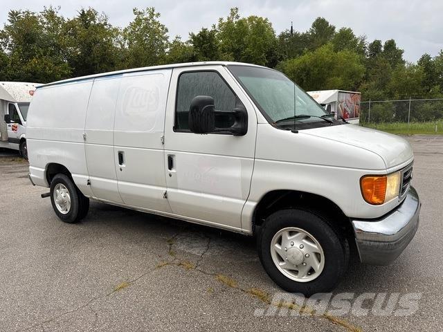 Ford E-150 Panel vanlar