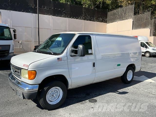 Ford E-150 Panel vanlar
