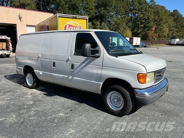 Ford E-150 Panel vanlar