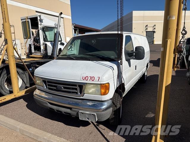 Ford E-150 Panel vanlar