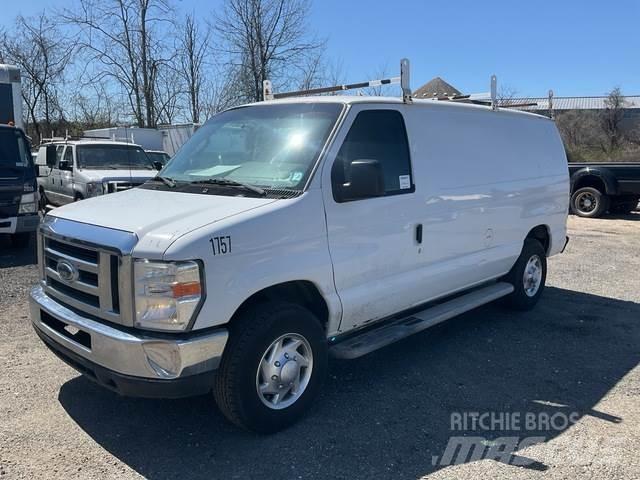 Ford E-250 Panel vanlar