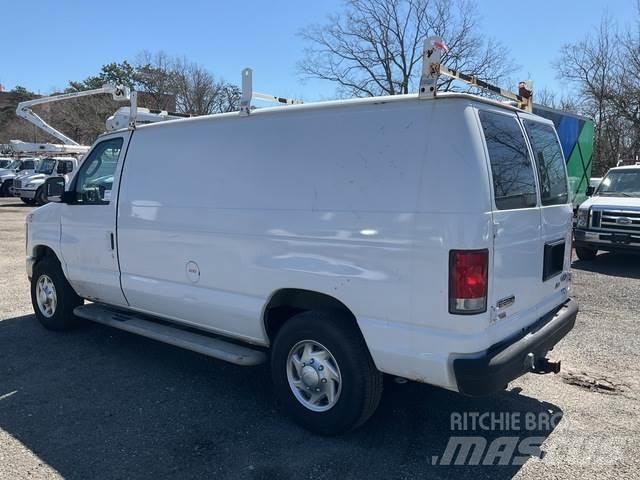 Ford E-250 Panel vanlar