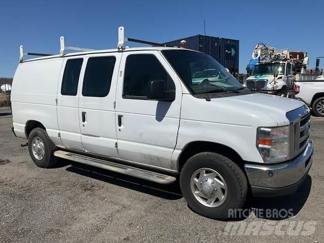 Ford E-250 Panel vanlar
