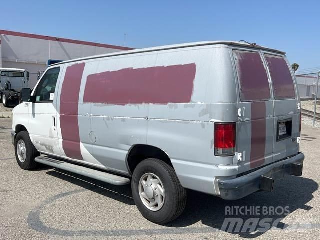 Ford E-250 Panel vanlar
