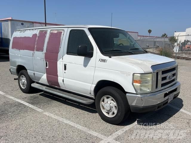 Ford E-250 Panel vanlar
