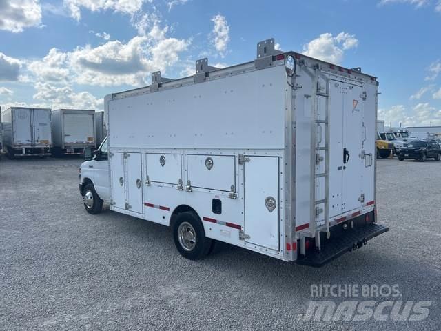Ford E-450 Pikaplar
