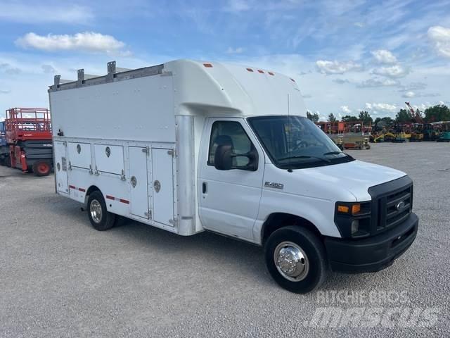 Ford E-450 Pikaplar