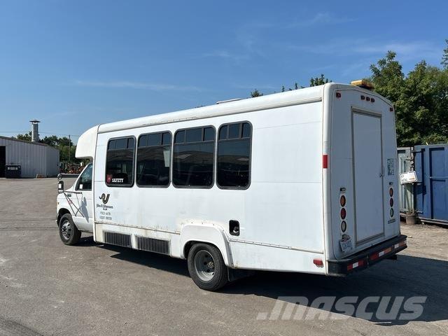 Ford E-450 Minibüsler