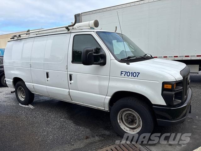 Ford E250 Panel vanlar