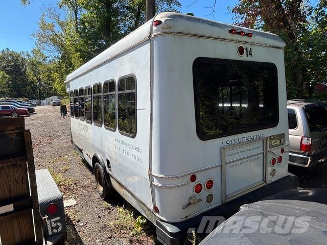 Ford E450 Otomobiller