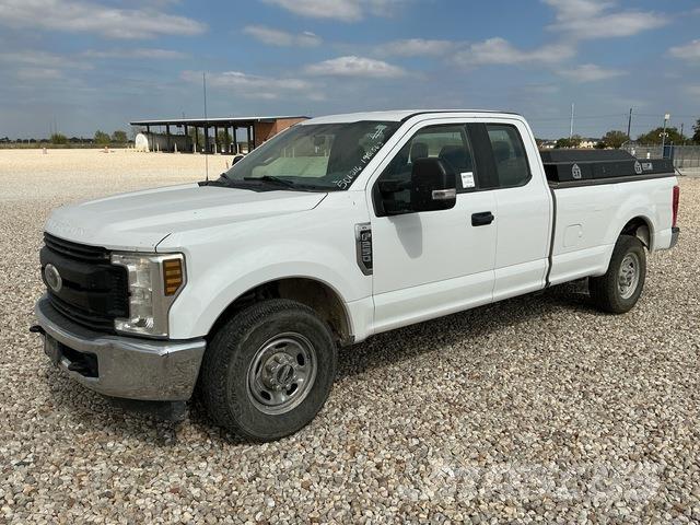 Ford F-250 Pikaplar