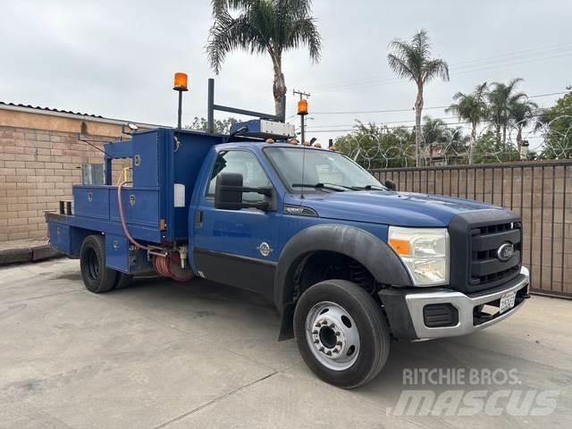 Ford F-550 Pikaplar
