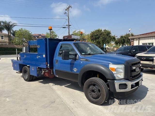 Ford F-550 Pikaplar