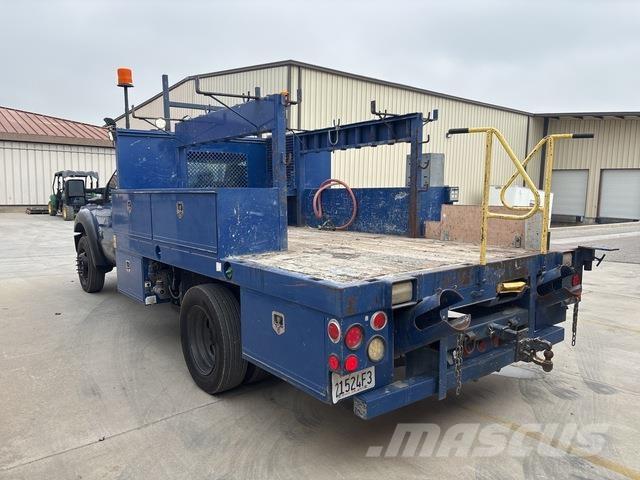 Ford F-550 Pikaplar