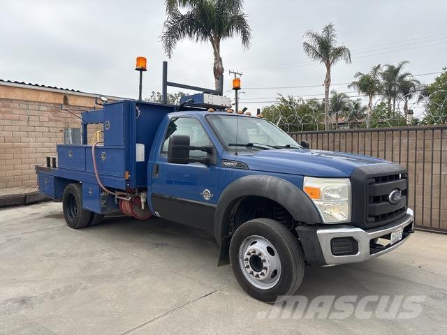 Ford F-550 Pikaplar