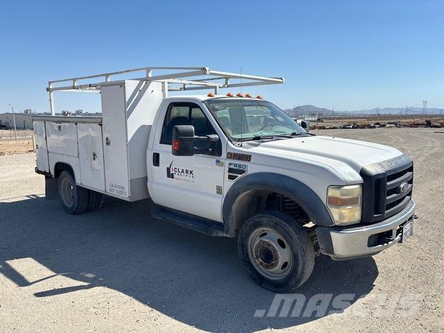 Ford F-550 Pikaplar
