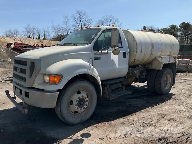 Ford F-750 Su tankerleri