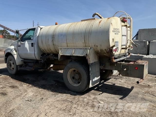 Ford F-750 Su tankerleri