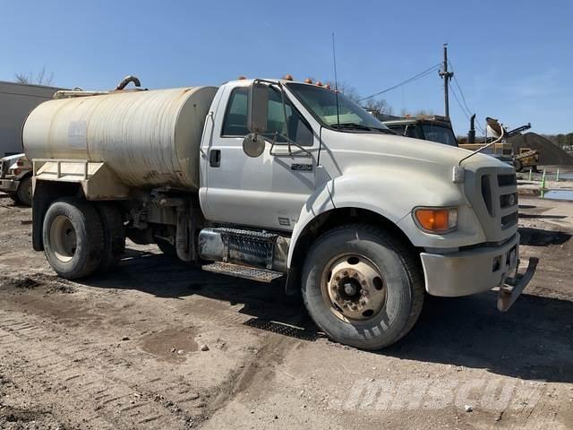Ford F-750 Su tankerleri