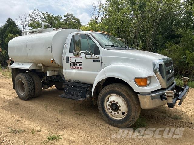 Ford F-750 Su tankerleri