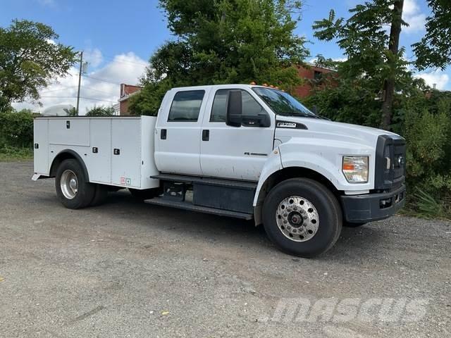 Ford F-750 Pikaplar