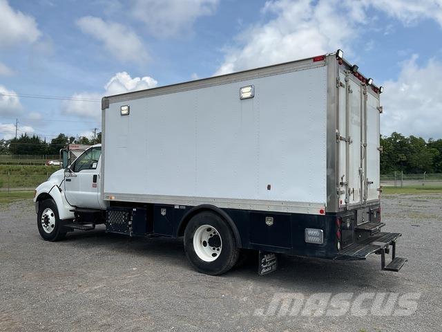 Ford F-750 Diger