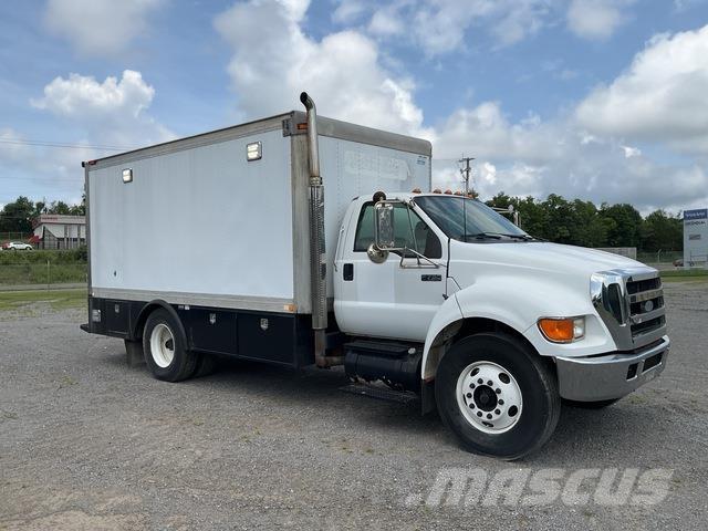 Ford F-750 Diger