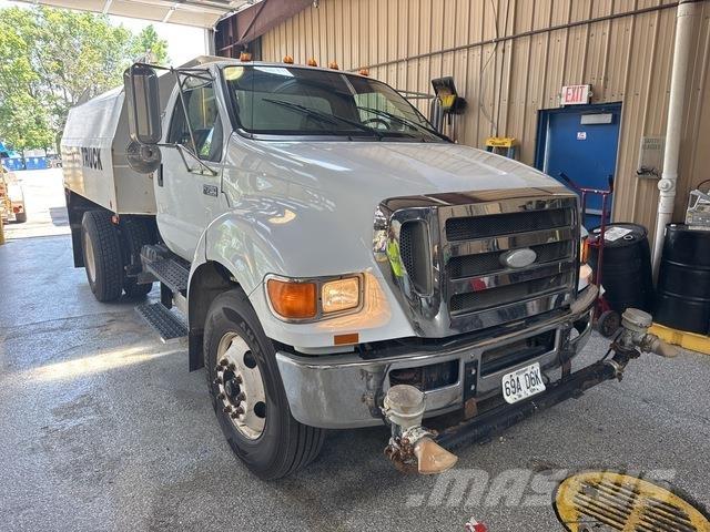 Ford F-750 Su tankerleri