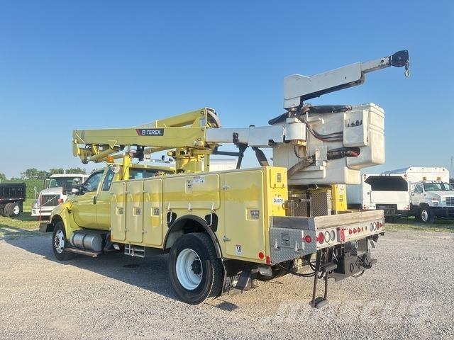 Ford F-750 Araç üstü platformlar