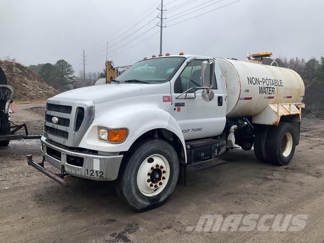 Ford F-750 Su tankerleri