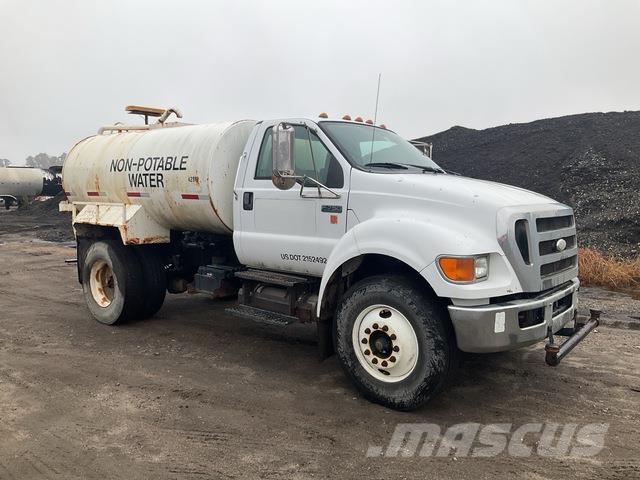 Ford F-750 Su tankerleri