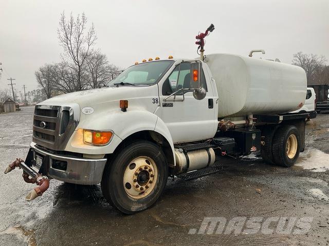 Ford F-750 Su tankerleri
