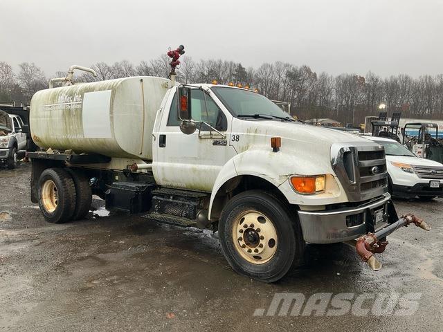 Ford F-750 Su tankerleri