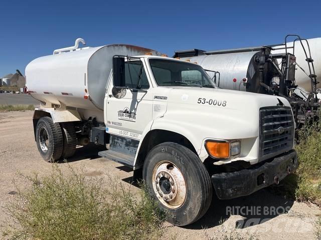 Ford F-800 Su tankerleri
