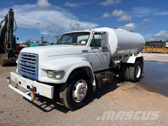 Ford F-800 Su tankerleri