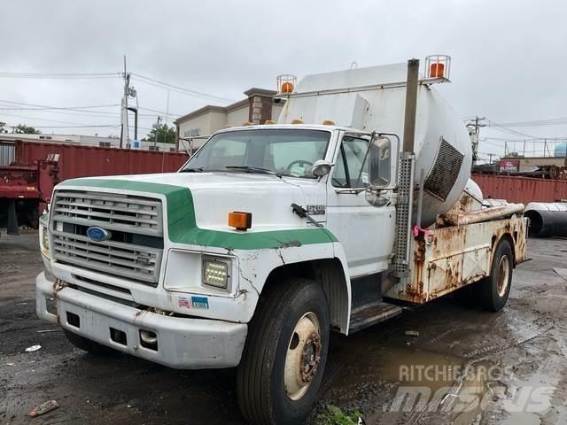 Ford F700 Diger