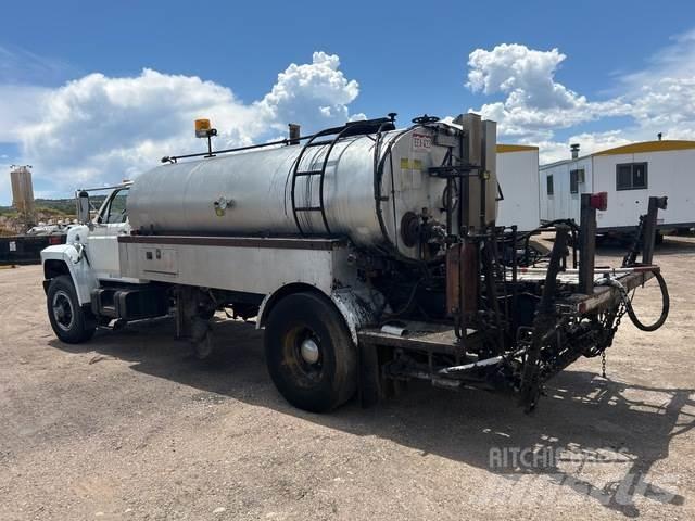 Ford F700 Transmikserler