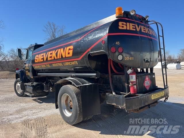 Ford L8000 Tankerli kamyonlar