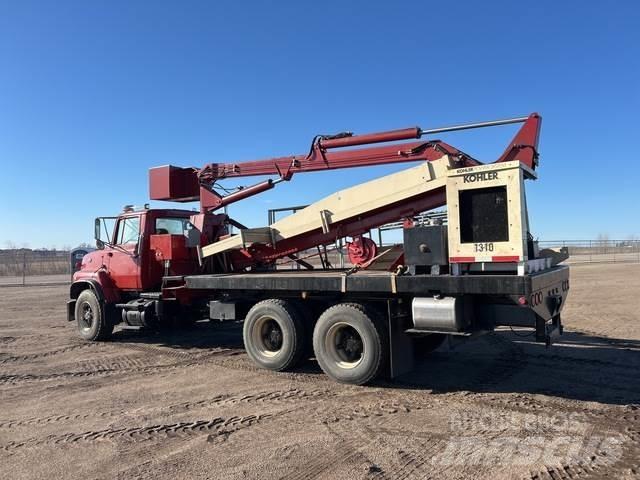 Ford L8000 Diger