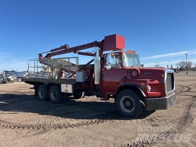 Ford L8000 Diger