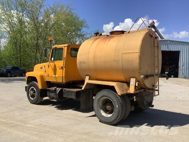 Ford L8000 Su tankerleri