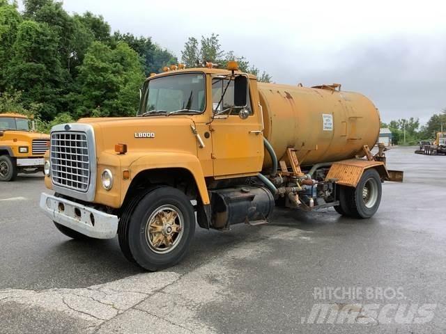 Ford L8000 Su tankerleri