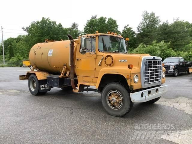 Ford L8000 Su tankerleri